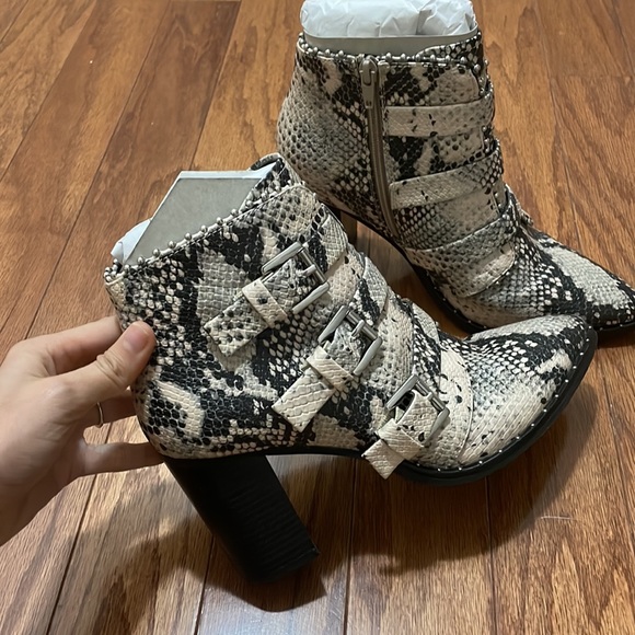 Steve Madden Snake Booties 8.5 - Picture 2 of 6